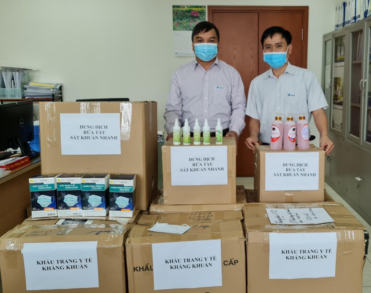 VNPT Quảng Ninh trang bị khẩu trang, đung dịch rửa tay sát khuẩn tăng cường công tác phòng chống dịch Covid-19 VNPT Quảng Ninh trang bị khẩu trang, đung dịch rửa tay sát khuẩn tăng cường công tác phòng chống dịch Covid-19